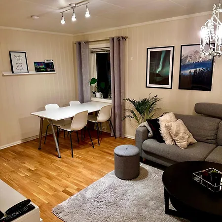 Cozy 2-bed On The Of Tromso! شقة