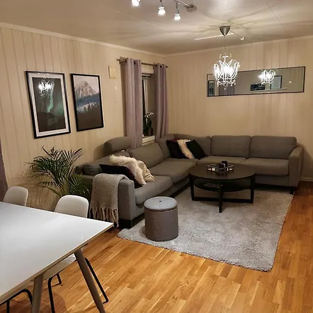 Cozy 2-bed On The Of Tromso! * טרומסה